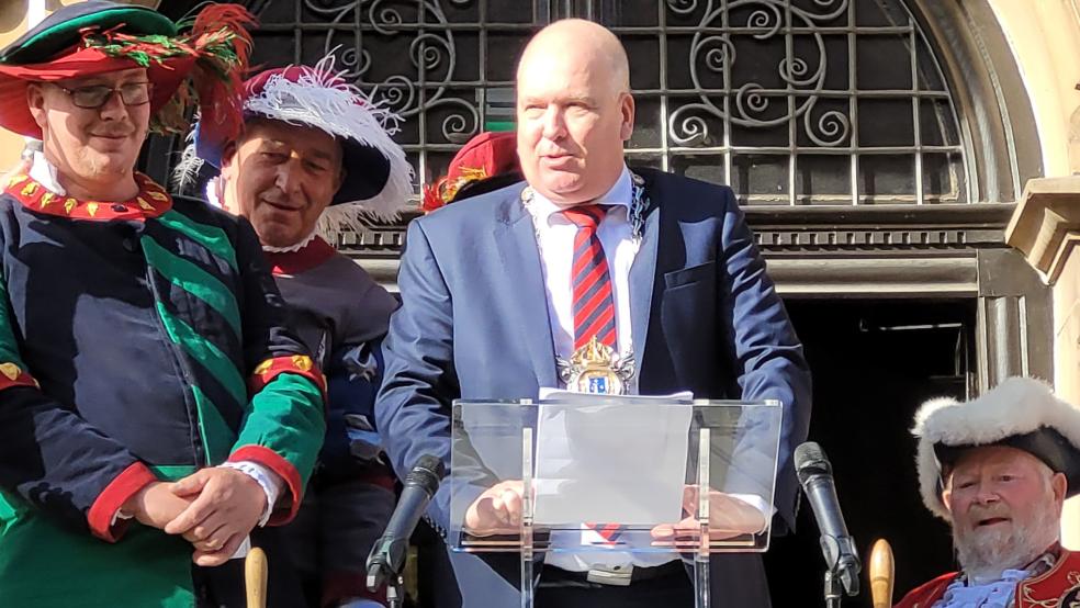 Bürgermeister Claus-Peter Horst bei seiner Eröffnungsrede. © Foto: Wolters