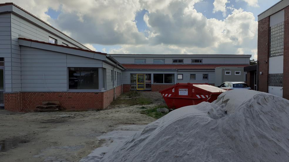 Die aktuellen Bauprojekte (im Bild die Krippen-Baustelle am Leege Weg in Bunde) sind nach Angaben des Bürgermeisters nicht von der verhängten Haushaltssperre betroffen. © Berents