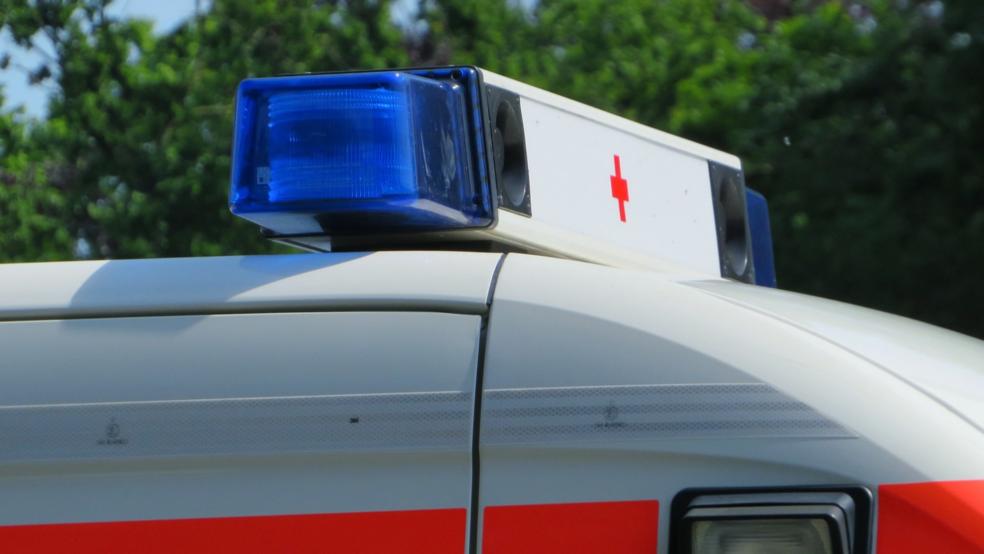 Der Rettungsdienst brachte den Transporter-Fahrer vorsorglich ins Krankenhaus. © Pixabay (Symbolfoto)