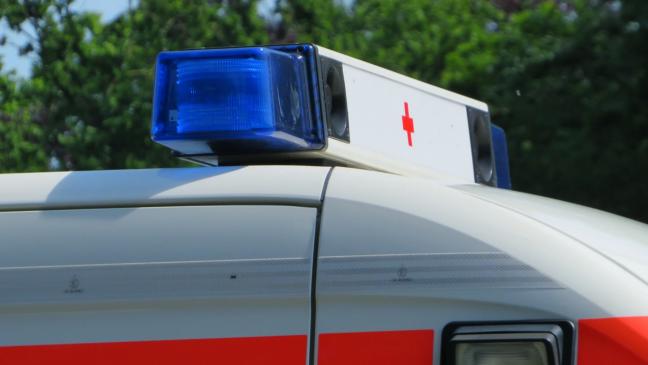 Verursacher flüchtet nach schwerem Unfall