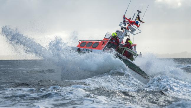 Kitesurfer sitzt mehrere Stunden auf Pegelturm fest