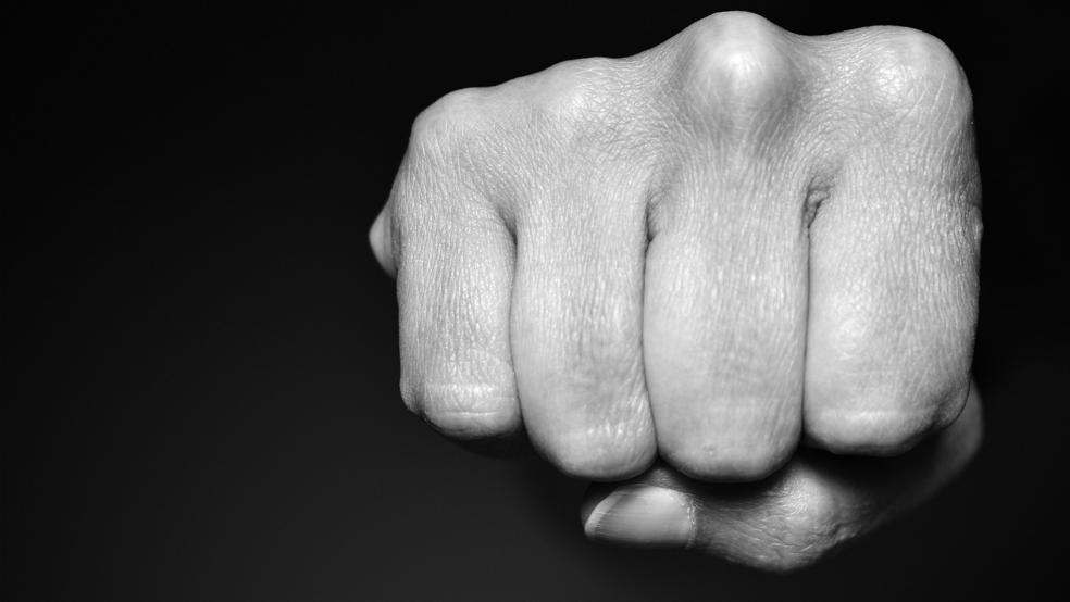 Einer 19-jährigen Moormerländerin schlug der Weeneraner mehrfach mit der Faust gegen die Brust. © Pixabay (Symbolfoto)