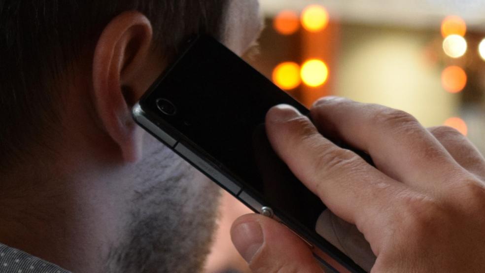 Das Betrugsopfer bekam von einem angeblichen Bankmitarbeiter einen Anruf über das Mobiltelefon seiner Frau.  © Pixabay (Symbolfoto)