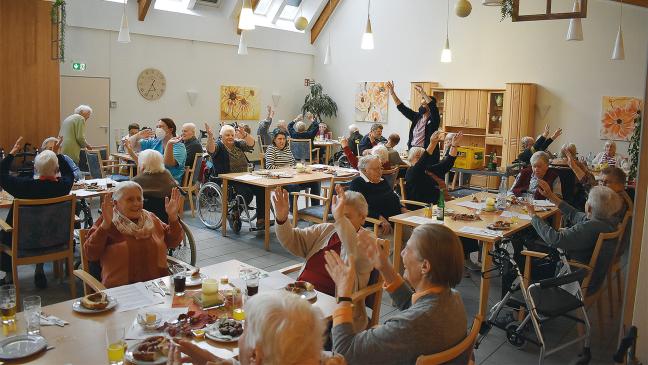 Gute Stimmung beim Herbstfest im Altenzentrum