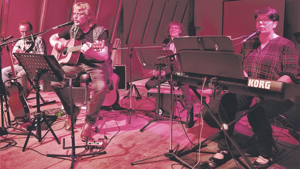 Corona brachte sie zusammen: (von links) Chris Smaluch, Johann Dannen, Alide Dannen und Elke Papsdorf von der Peter Maffay Tribute-Band.  © Foto: Himstedt