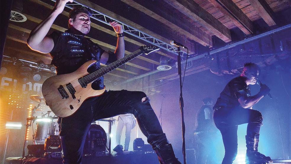 Die Band »Heldmaschine« donnert durch das Zollhaus.  © Foto: Ammermann