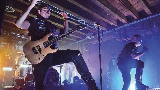 200 Besucher feierten ausgelassen »Neue Deutsche Härte«