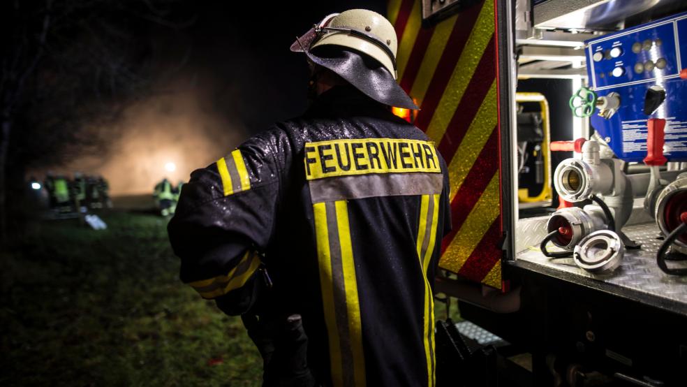 Die Feuerwehren Papenburg Obenende und Untenende sowie Aschendorf waren mit acht Löschfahrzeugen und 48 Einsatzkräften vor Ort.  © Klemmer (Symbolfoto)