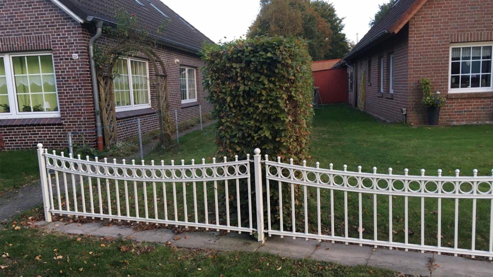 Der Weg zum Haus der Lazarus‘ führt zwischen den beiden Häusern Hauptstraße 29 und 33 entlang.  © Foto: Ralf Buchholtz