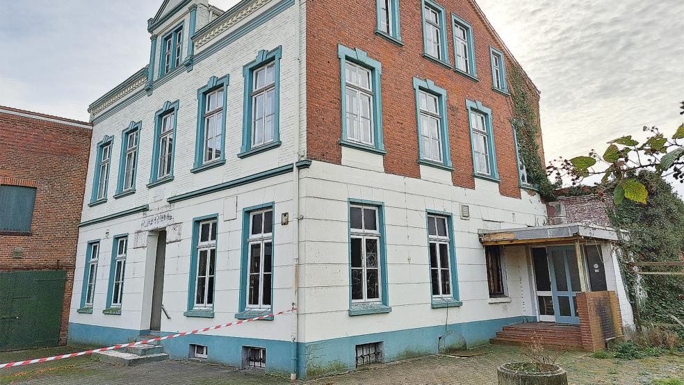 Der Plan, der Kneipe »Klöntje« in der ehemaligen Memmingaburg an der Westerstraße in Weener neues Leben einzuhauchen, wird wohl zu den Akten gelegt.  © Foto: Szyska