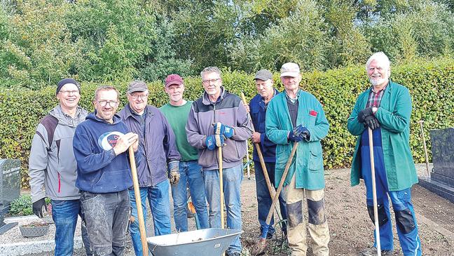Arbeitseinsatz auf Holthuser Friedhof