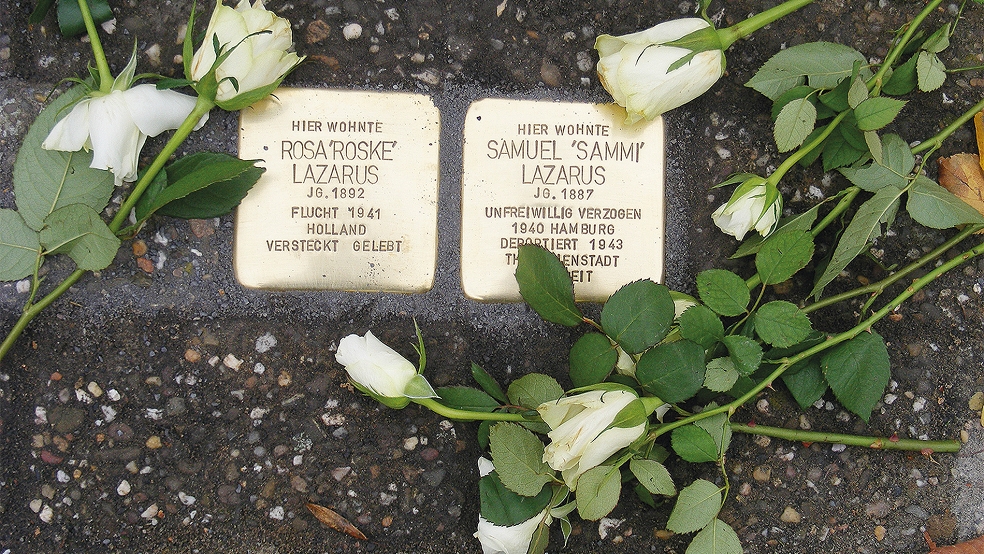 Auf den »Stolpersteinen« in Stapelmoor stehen auch die Spitznamen von Rosa (»Roske«) und Samuel (»Sammi«) Lazarus.  © Szyska