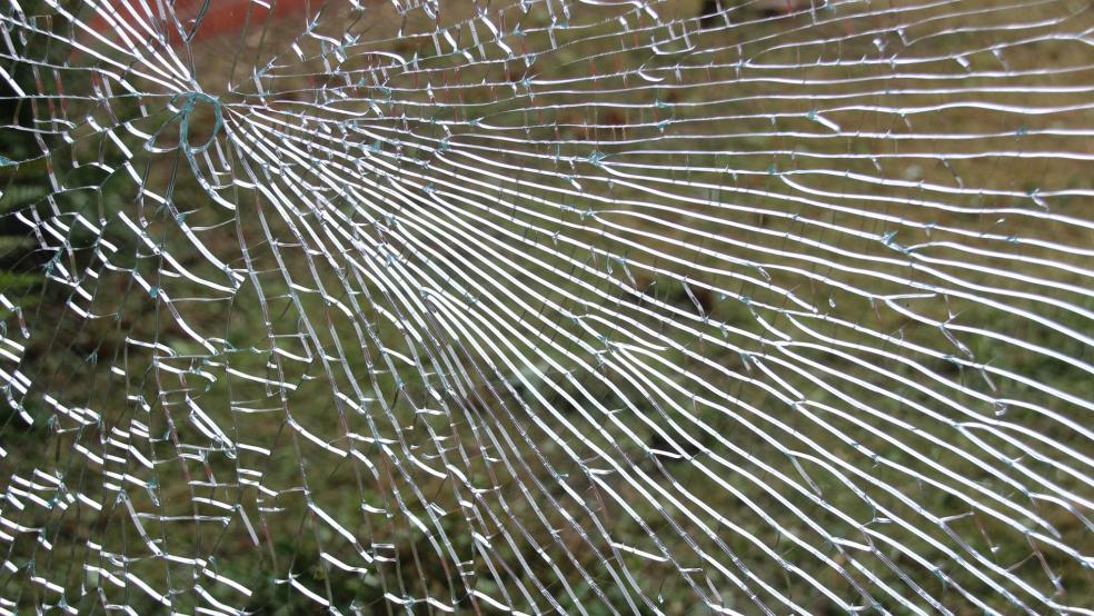 In Rhauderfehn warfen vermutlich jugendliche Täter eine Scheibe ein. Sie wollten laut der Polizei offenbar in eine Doppelhaushälfte einsteigen, wurden aber von Nachbarn gestört. © Pixabay (Symbolfoto)