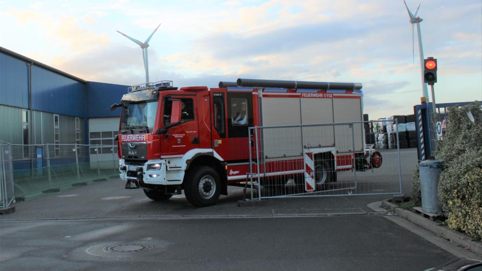 Nach der Kontrolle und dem Rückstellen der automatischen Brandmeldeanlage konnte die Feuerwehr Weener wieder einrücken. © Rand (Feuerwehr)