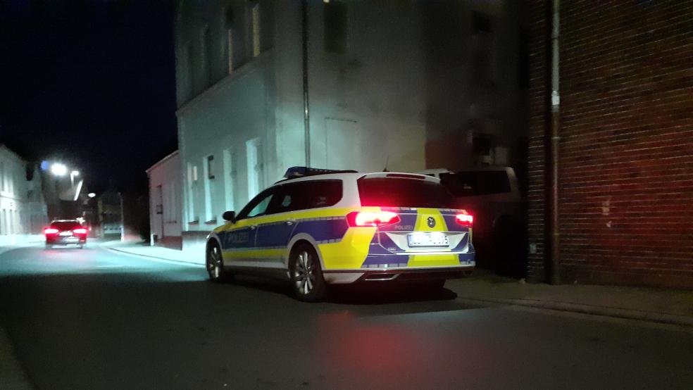 Die Polizei war am Freitagabend in der Süderstraße in Weener im Einsatz.  © Berents