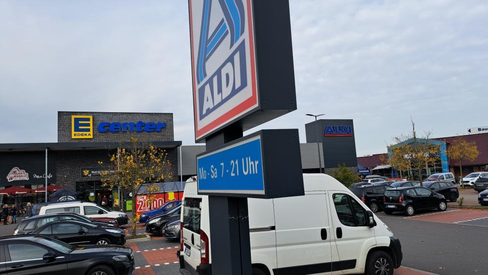 Der Aldi-Markt in Weener schließt ab November bereits um 20 Uhr.  © Szyska
