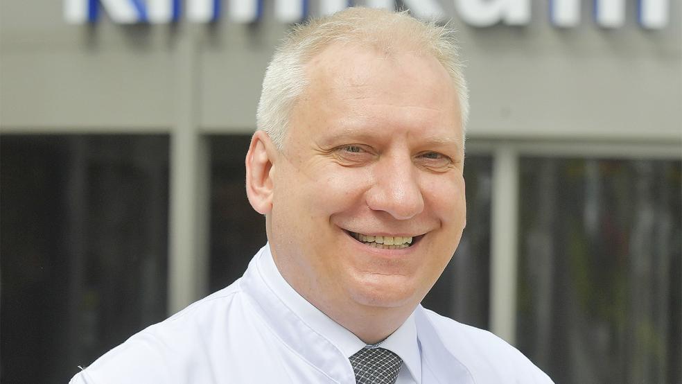 Dr. Hans-Georg von Wysiecki hält einen Vortrag zum Thema Corona.  © Foto: Klinikum