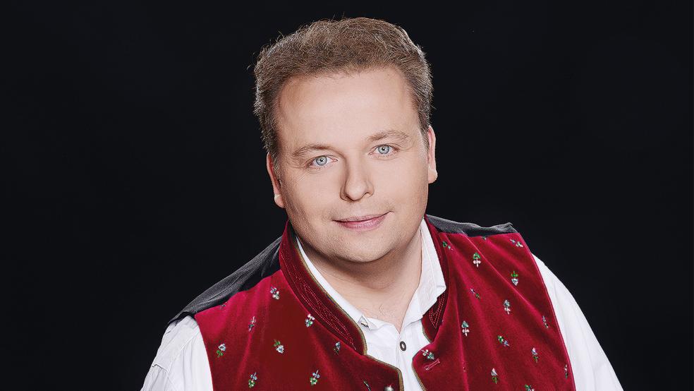 Hat in der Vorweihnachtszeit viel zu tun: Sänger Sanny aus Tichelwarf hat noch diverse Termine in seinem Konzertkalender.  © Foto: privat