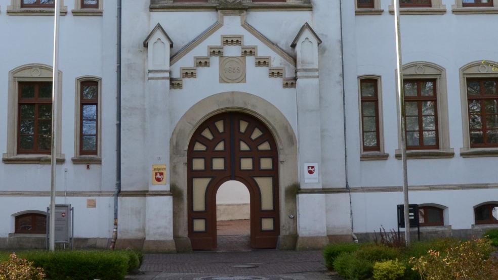 Das Landgericht Aurich verhandelt derzeit gegen einen 27-jährigen Leeraner wegen Erpressung.  © Foto: Archiv
