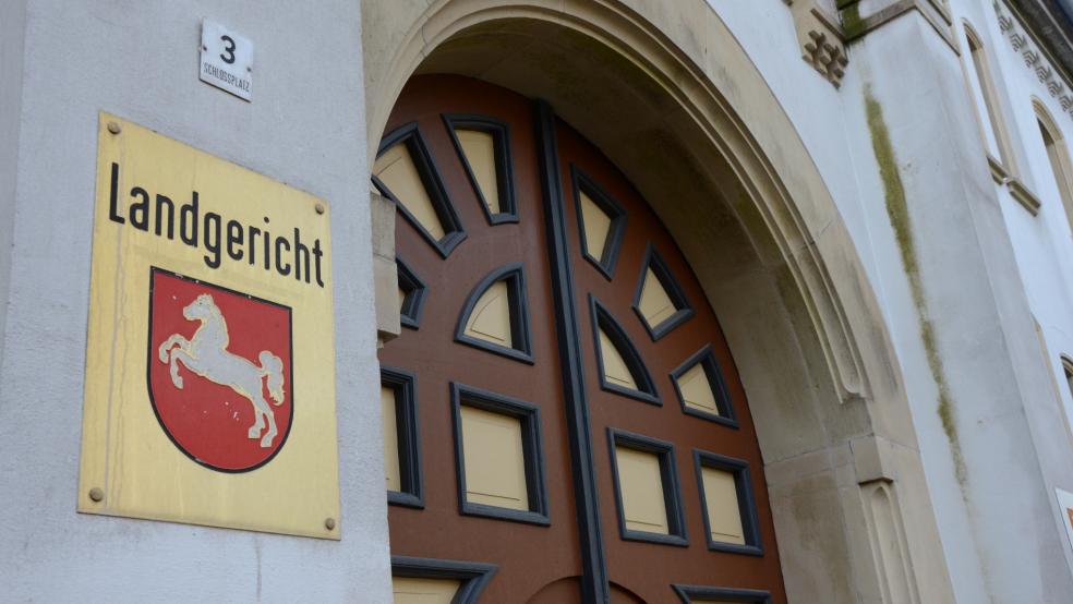 Gegen einen 27-jährigen Angeklagten aus Leer verhandelt das Landgericht Aurich gerade. Er soll mit brutalen Drohungen mehr als 100.000 Euro von einem 20-Jährigen erpresst haben. Das Opfer stand kurz vor dem Selbstmord.  © Foto: Archiv