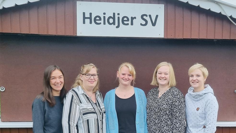 Das Planungsteam der Kleiderbörse (von links): Meike Brauer, Hanna Erben, Heike Woldenga, Svenja Buising und Edda Lüdemann. Es fehlt: Mara Haats.  © Foto: Himstedt