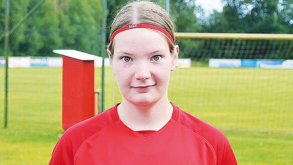 Annika Hüncke hütete in Obenstrohe kurzfristig das Tor der Jemgumerinnen.  © Foto: Bruins