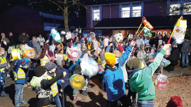 Bunte Lichter und fröhliche Lieder zum Laternenfest