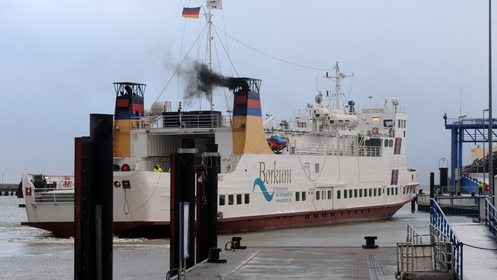 Eine Fähre der AG Ems kollidierte am Sonntag mit dem Fußgängerseiteneinstieg des Fähranlegers auf Borkum. © dpa (Symbolfoto)
