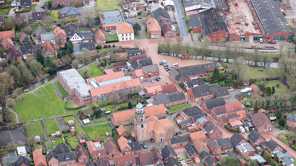 Aus der Neugestaltung des Jemgumer Ortskerns wird vorerst nichts. Investor Andreas Rüger nimmt Abstand von seinen geplanten Neubauten am Marktplatz und an der Oberfletmer Straße.  © Foto: Klemmer