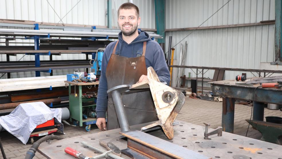 Der junge Metallbauermeister Urs Riedel aus Großheide wollte schon immer seinen eigenen Betrieb führen.  © Foto: HWK