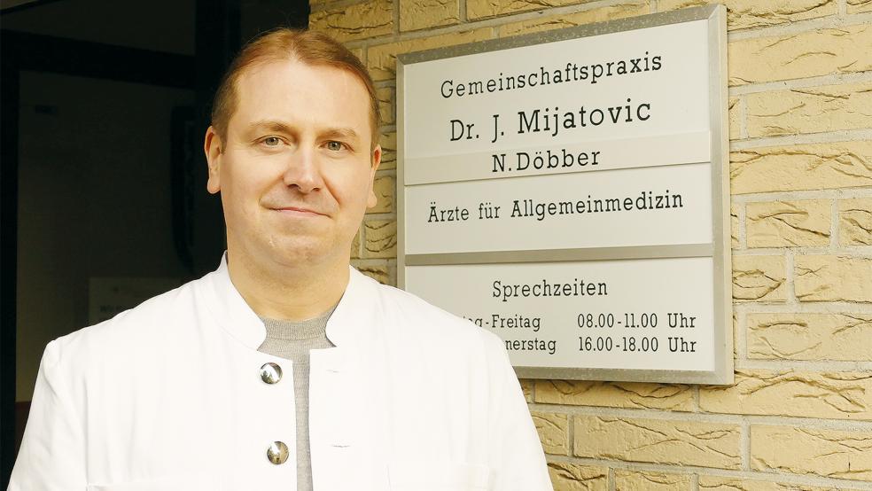 Der Hausarzt Nils Döbber arbeitet ab 1. Dezember in der Praxis von Dr. Johann Mijatovic in Flachsmeer.  © Foto: Wieking
