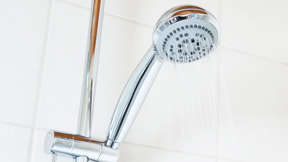 In den Duschen der Sporthalle am Mölenland in Bunde wurden Legionellen nachgewiesen.  © Symbolfoto: Pixabay