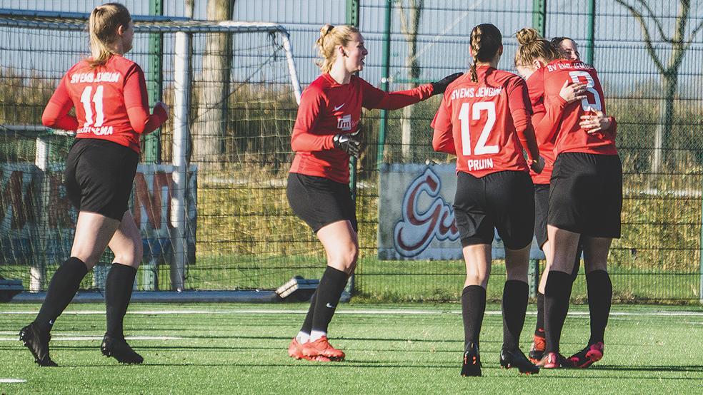 Die Jemgumerinnen jubelten über den 2:1-Auswärtssieg.  © Foto: privat