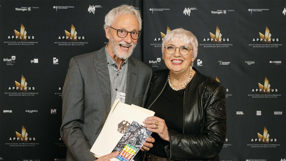 Sichtlich stolz: Wilfried Berghaus und Staatsministerin Claudia Roth.  © Foto: Reichel