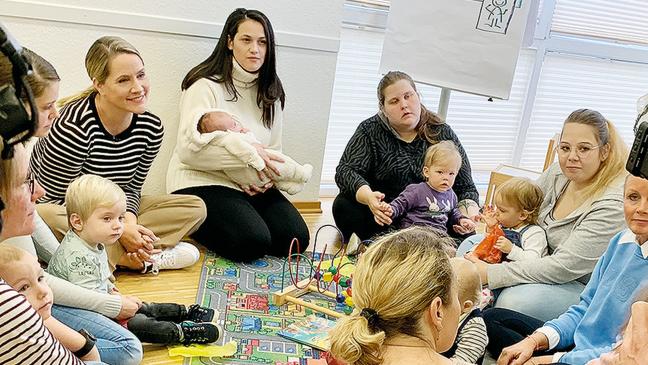 Judith Rakers besucht   »FrühStart«