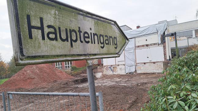 Abbruch erledigt: Vorarbeiten für neuen Krankenhaus-Anbau