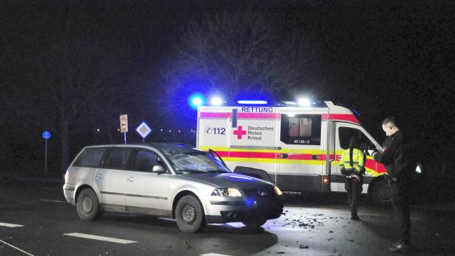 Fußgänger nach Unfall in Lebensgefahr
