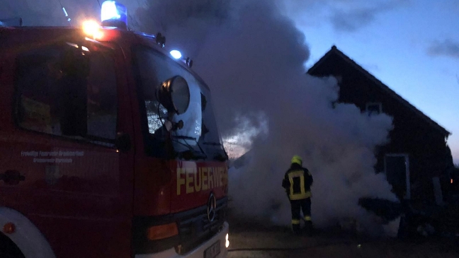 Wohnhaus in Papenburg brennt
