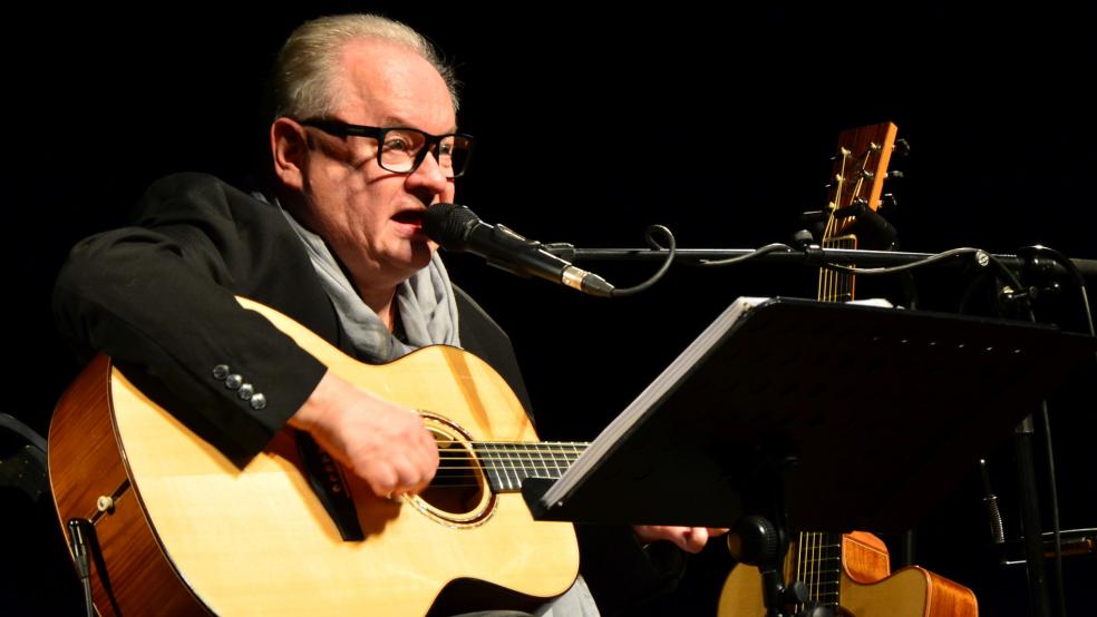 Ernstes und Profanes gingen beim Konzert von Heinz-Rudolf Kunze in Papenburg Hand in Hand.  © Foto: Eden