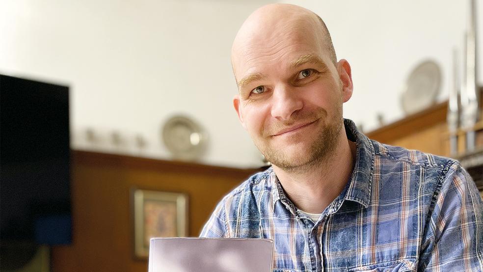 Sozialpädagoge mit literarischer Ader: Torsten Janssen aus Wymeer.  © Foto: Hanken