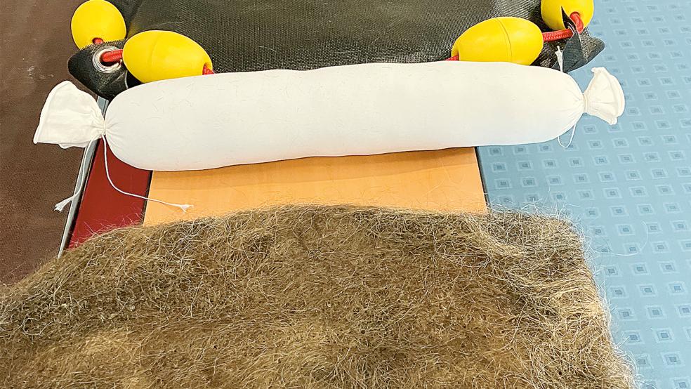 So sehen die Filtermatten aus, die künftig auch mit Haarresten aus dem Salon von Heiner Heijen gefertigt werden.  © Fotos: privat/Hanken