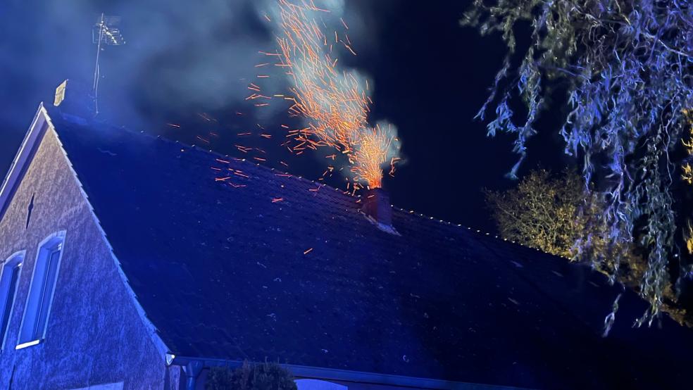 Die Feuerwehr Critzum ist heute zu einem Schornsteinbrand ausgerückt.  © Feuerwehr