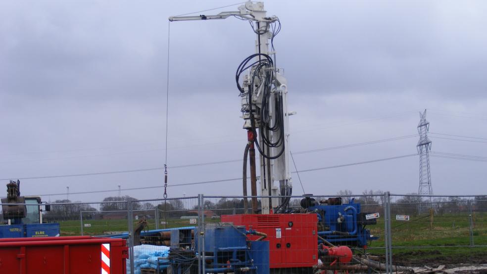 Dieser Tiefbrunnen und drei unmittelbar benachbarte Messstellen sind derzeit im Hammrich in Wymeer in Betrieb. 50 Kubikmeter Wasser pro Stunde werden momentan gefördert und regelmäßig beprobt.  © Archivfoto: Szyska