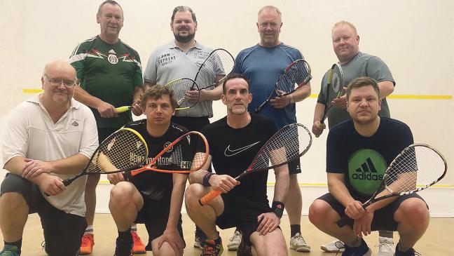 Squasher spielten Weihnachtsmeister aus