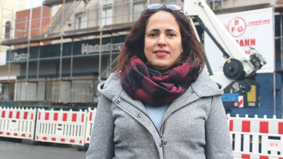 Naima Michel möchte in der ehemaligen Buchhandlung ein Schulungs- und Kulturzentrum eröffnen. Derzeit laufen dort noch Umbau- und Sanierungsarbeiten.  © Foto: Berents