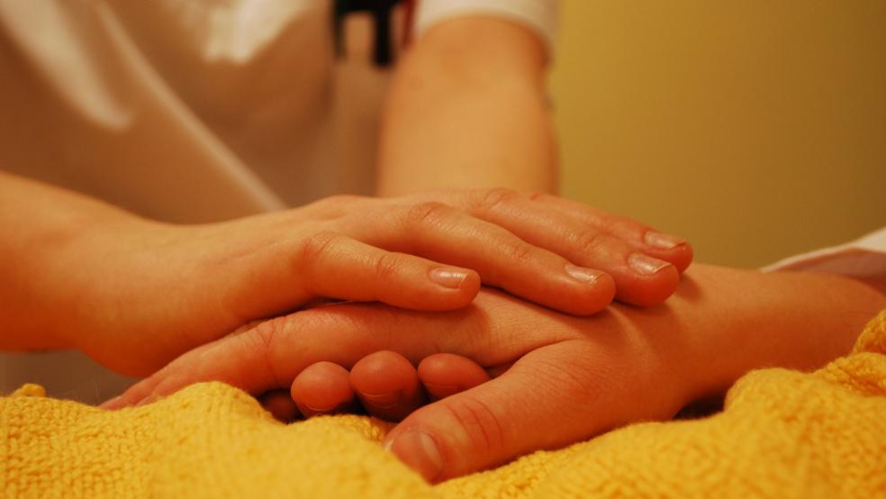 Auch Betroffene und deren Angehörige sowie niedergelassene Ärzte können das Portal nutzen und spontan nach freien Kurz- oder Langzeitpflegeplätzen nutzen, um auf eine einsetzende Pflegebedürftigkeit zu reagieren. © Pixabay (Symbolfoto)