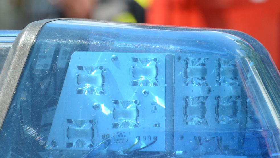 Bei einem Unfall in Folmhusen sind zwei Autos schwer beschädigt worden. Offenbar wurde aber nur einer der beiden beteiligten Autofahrer verletzt.  © Foto: Archiv