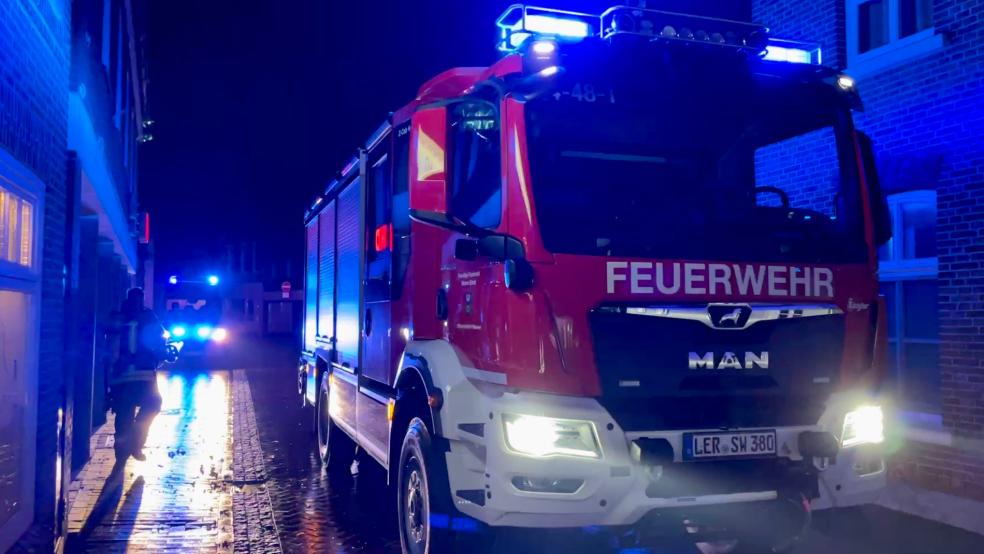 Die Feuerwehr Weener war mit drei Fahrzeugen und mehreren Einsatzkräften vor Ort. © Feuerwehr Weener