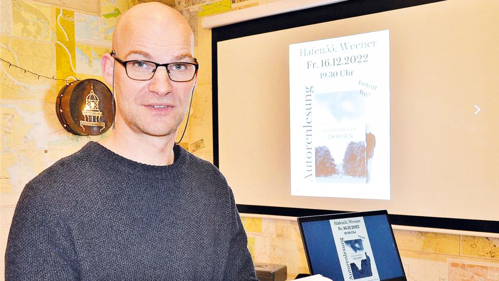 Der Rheiderländer Torsten Janssen las im Hafen 55 aus seinem Erstlingswerk »Leinstermann in Doorn«.  © Foto: Ammermann