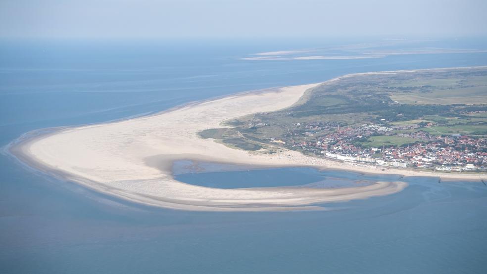 Zu der umstrittenen Erdgasförderung auf der Nordsee vor Borkum sind bei den Behörden rund ein Dutzend Einwände eingegangen.  © Schuldt/dpa